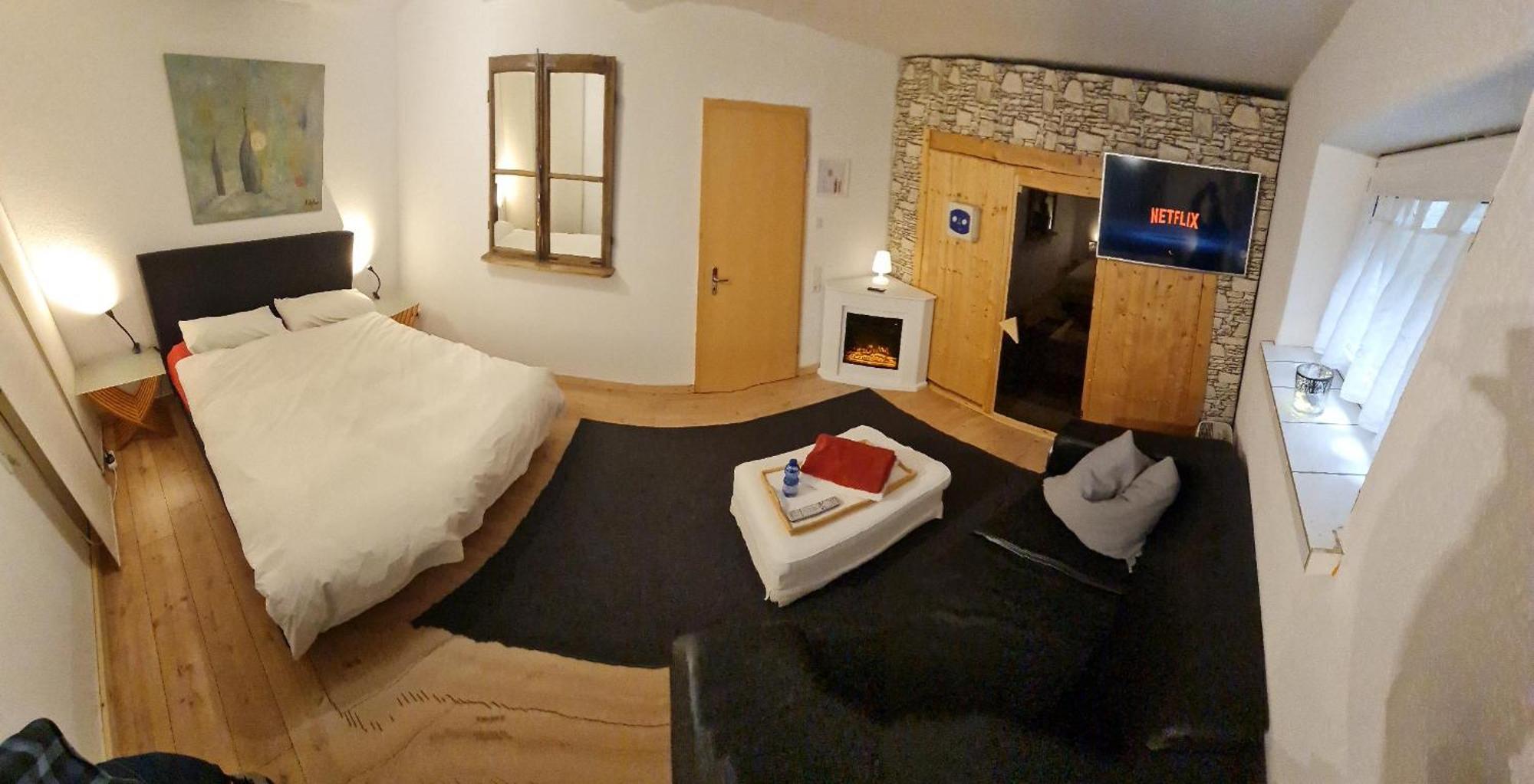 Schoenste Lage Am Rhein In Unmittelbarer Stadtnaehe, B & B Cologne Exterior photo
